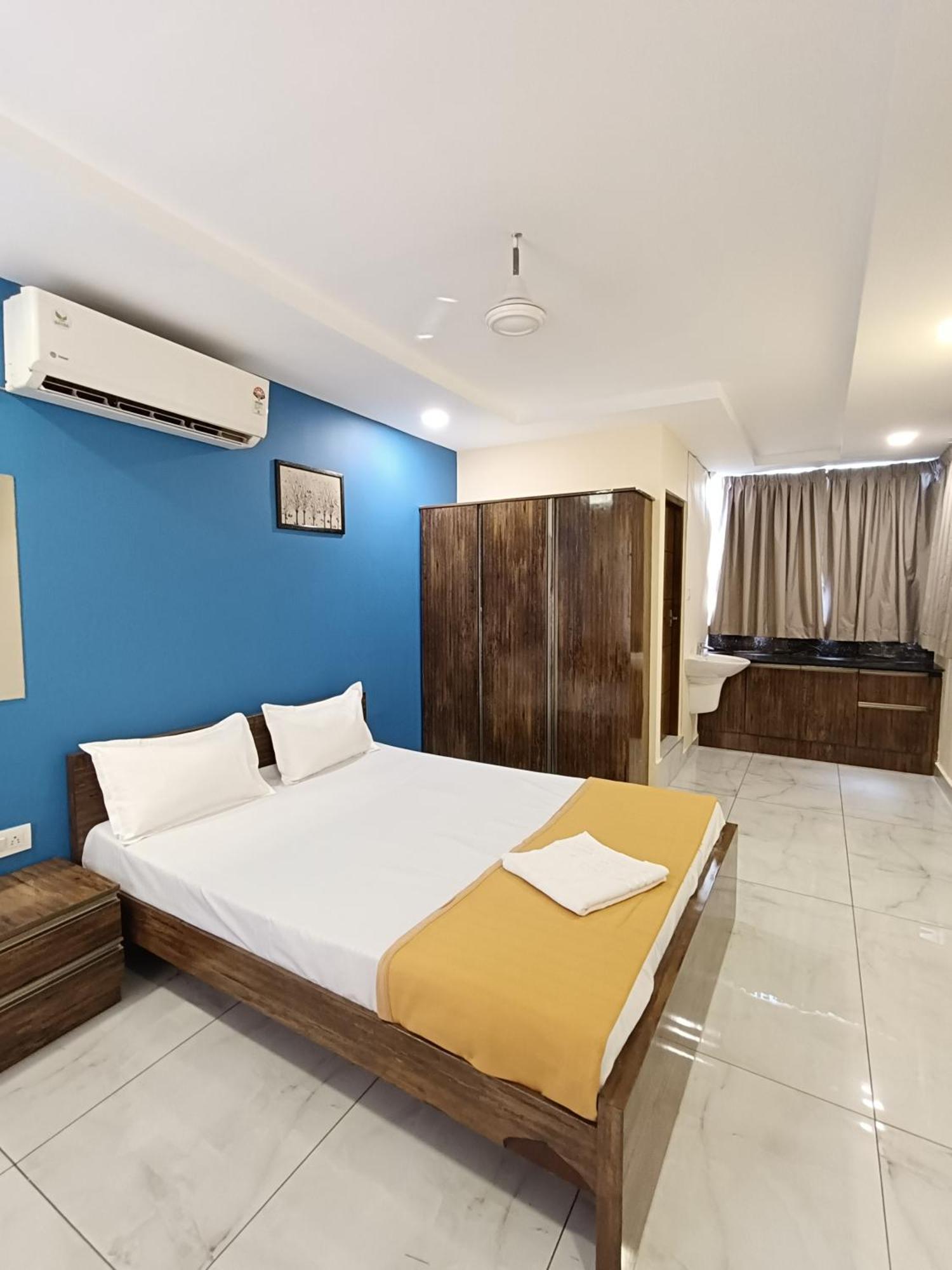 Luxe Inn Kochi Exteriör bild